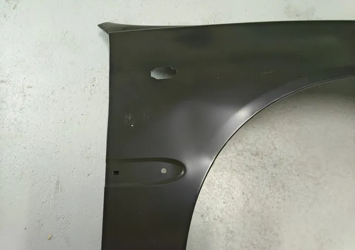 Aripa fata Dreapta (cu gaura pentru semnalizator, cu suport de gauri) potrivit HYUNDAI ACCENT II 01.00-12.03 Resigilat