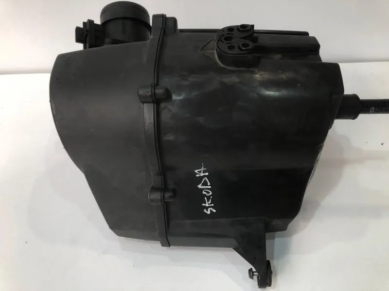 Carcasa filtru aer cu debitmetru 6r0129607e Skoda Rapid (2012-2017) 1.2 tdi CFWA