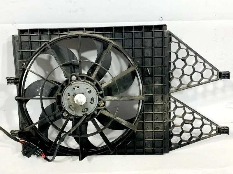 Ventilator radiator 6R0121207 Skoda Fabia 2 facelift (2010-2014) 1.2 benzina CGPB