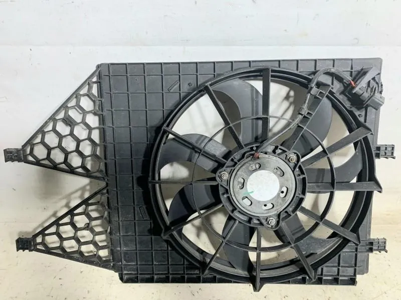 Ventilator radiator 6R0121207A Skoda Roomster facelift (2010-2015)